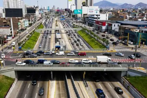 Vía expresa Luis Bedoya: efectúan trabajos de mantenimiento en puentes. Foto: ANDINA/Difusión.