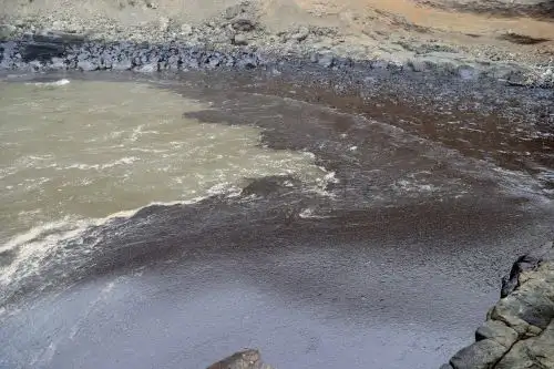 Derrame de petróleo provoca graves daños ambientales en el litoral de Chancay. ANDINA/Vidal Tarqui