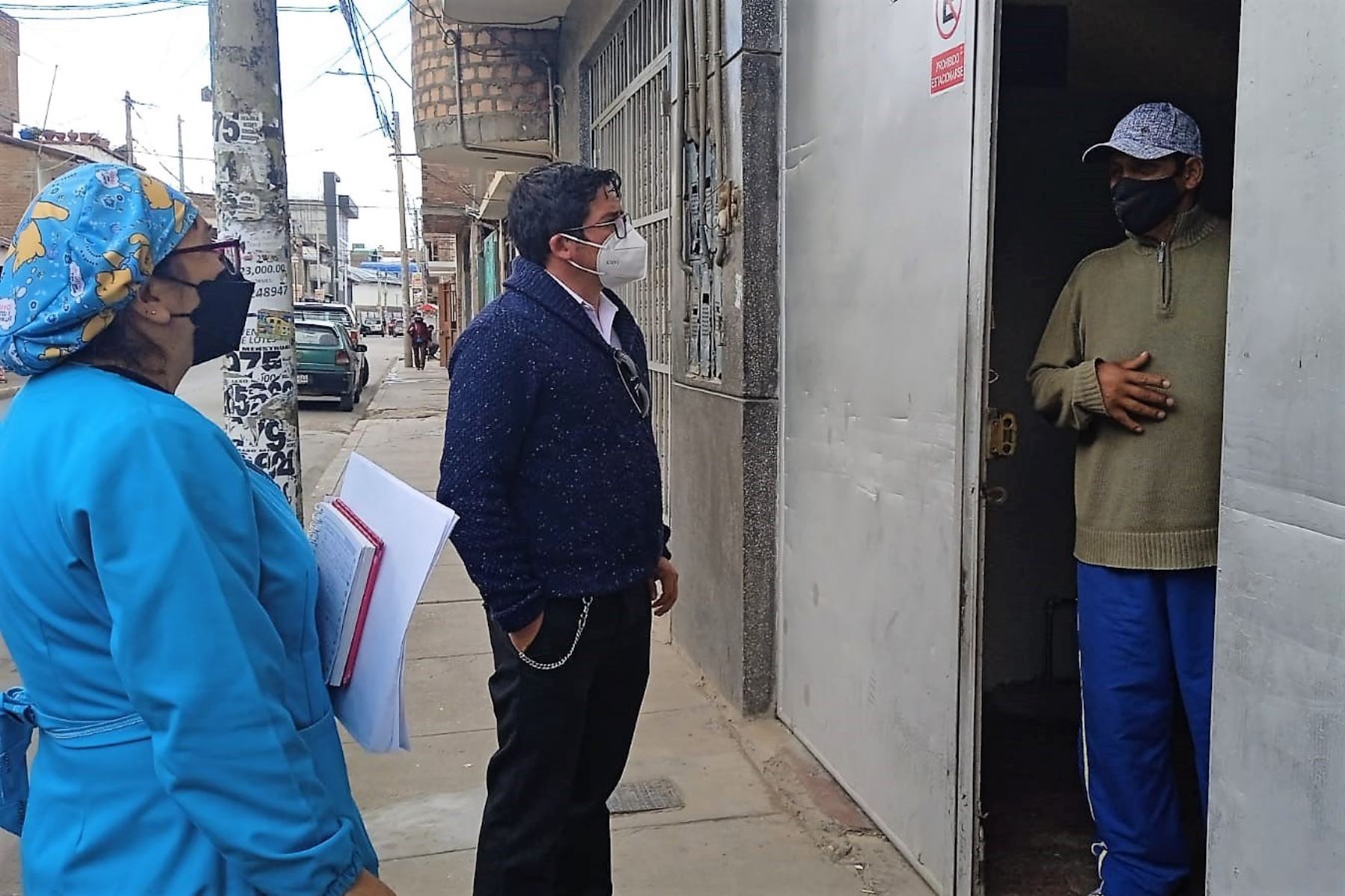 Gerente municipal realiza una visita inopinada a la vivienda de un trabajador edilicio con licencia para aislamiento por covid-19.
