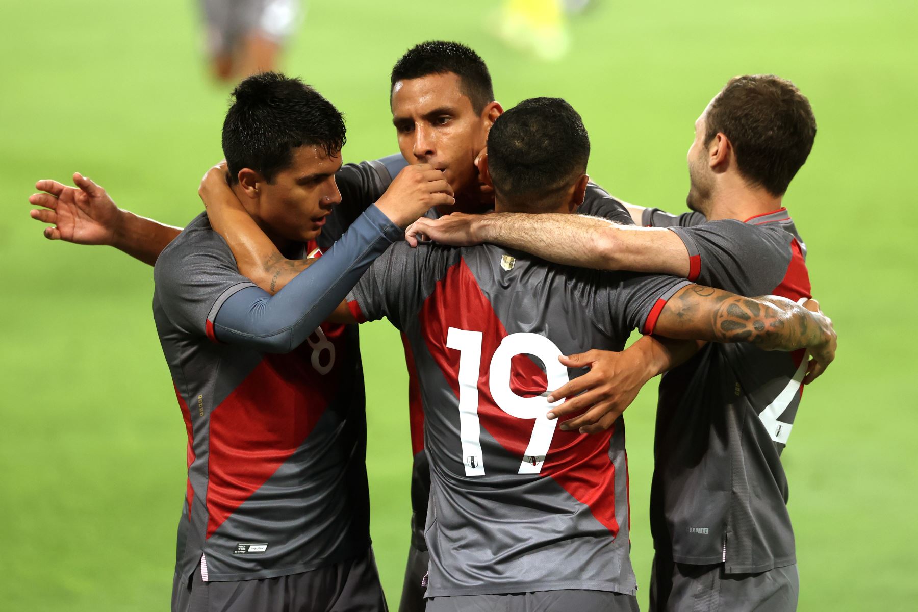 Alex Valera anota el segundo gol de Perú frente a Jamaica en partido amistoso que se disputa en el Estadio Nacional con miras al Mundial Qatar 2022. Foto: ANDINA/Vidal Tarqui