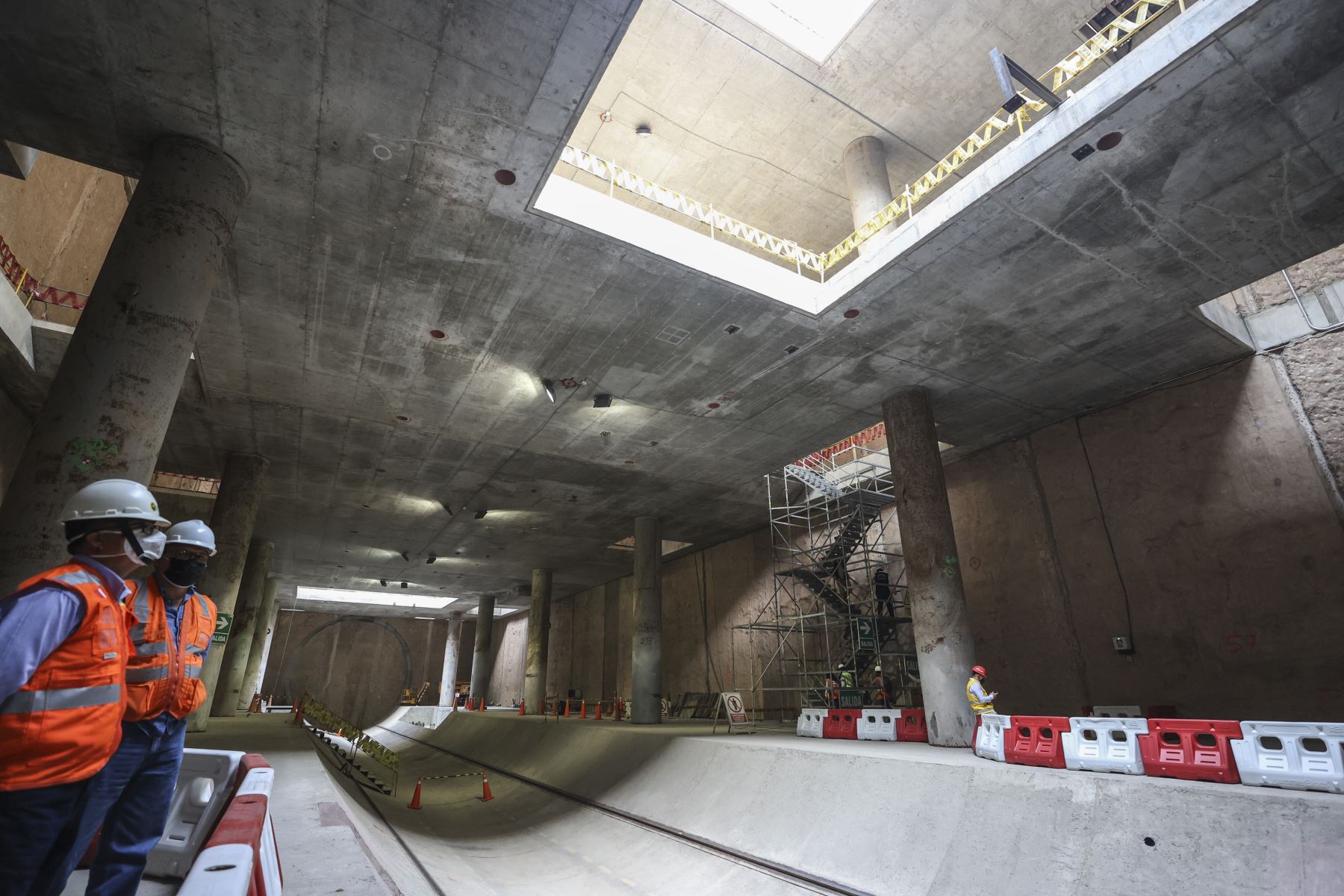 En la construcción de este tramo del túnel se utilizaron en total 420 anillos de concreto de 40 toneladas cada una, con las que se recubrieron las paredes de la galería por donde recorrerá el tren. Foto: ANDINA/Jhonel Rodríguez Robles
