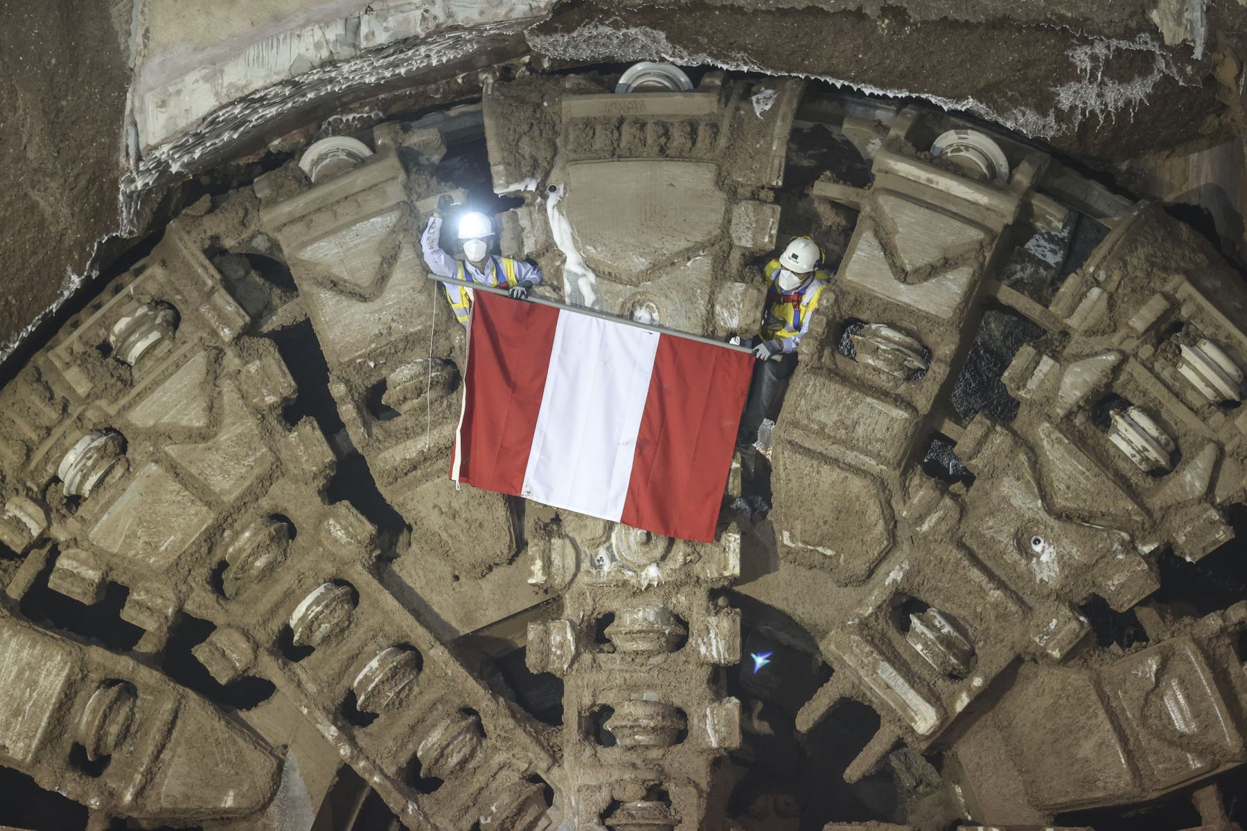 La tuneladora que excava por tramos la Línea 2 del Metro de Lima avanza un promedio de 14 metros por día. Desde que inició operaciones, en julio pasado, ha excavado el tramo que va desde la estación San Juan de Dios (E-19) hasta Circunvalación (E-18), en el distrito de San Luis. Foto: ANDINA/Jhonel Rodríguez Robles