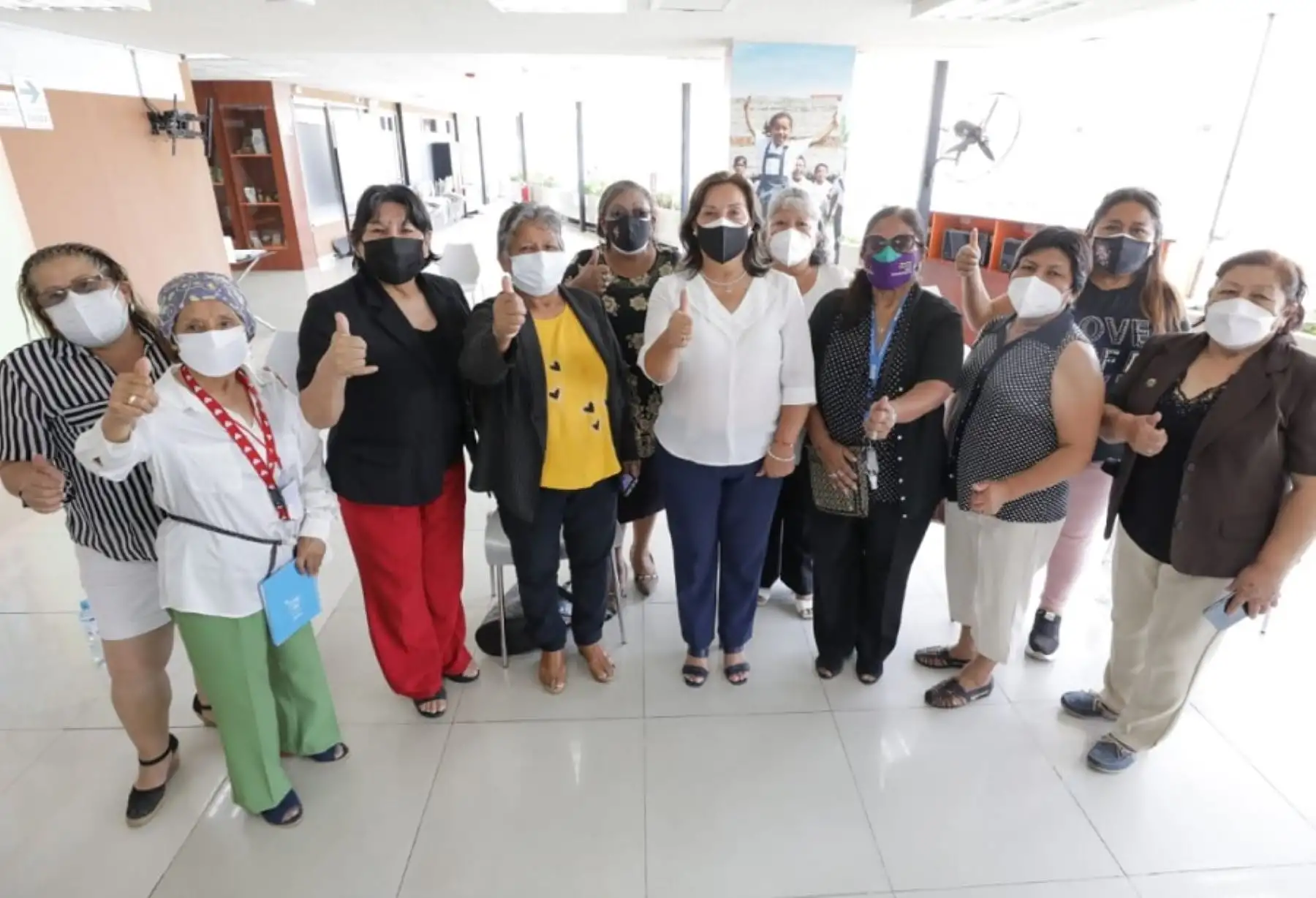 La titular del Ministerio de Desarrollo e Inclusión Social (Midis), Dina Ercilia Boluarte Zegarra, reafirmó su compromiso de continuar trabajando de manera articulada con los gobiernos locales, a fin de priorizar y garantizar la atención alimentaria de las poblaciones vulnerables afectadas por la covid-19, durante este año.