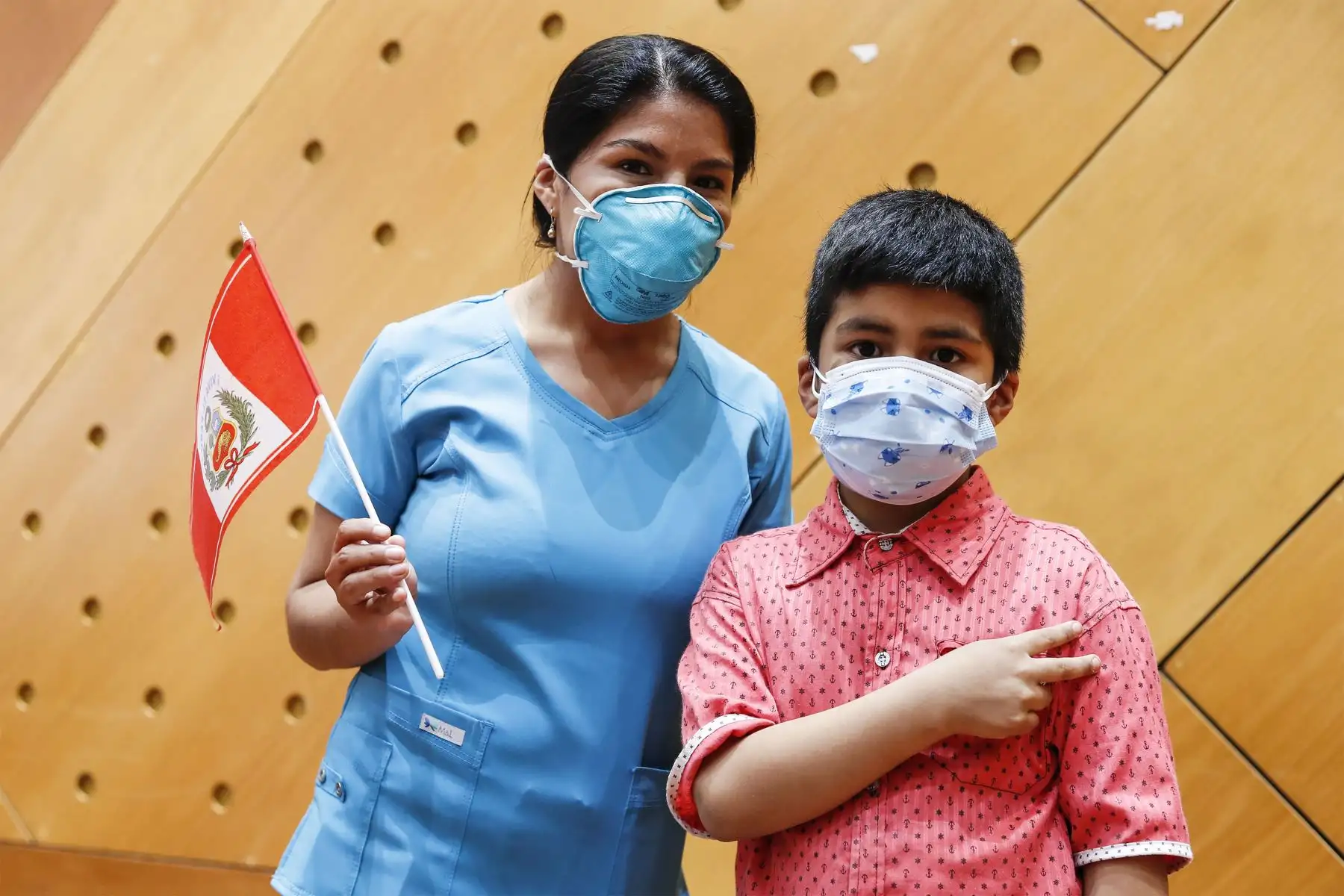 Niños del INSN-San Borja celebraron la llegada de la vacuna contra la covid-19 dirigida a menores entre 5 y 11 años.
Foto: ANDINA/Renato Pajuelo Niños del INSN-San Borja celebraron la llegada de la vacuna contra la covid-19 dirigida a menores entre 5 y 11 años.
Foto: ANDINA/Renato Pajuelo