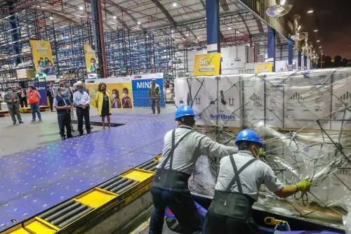 Llegó al Perú primer lote con 996,000 dosis de la vacuna contra el covid-19 para niños de 5 a 11 años. Foto: ANDINA/Prensa Presidencia.
