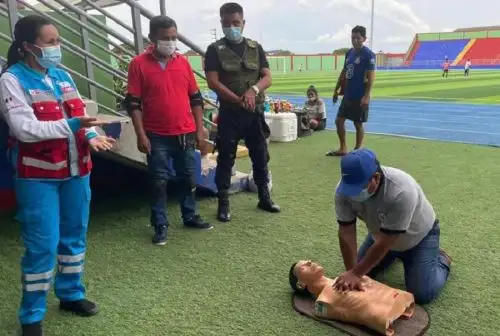 El equipo de Fortalecimiento de Capacidades del Servicio de Atención Móvil de Urgencias (SAMU) del Ministerio de Salud capacitó a más de 40 integrantes de los equipos de primera respuesta en la atención de emergencias del distrito de Yurimaguas, departamento de Loreto, como parte del fortalecimiento de las acciones de prevención frente a emergencias y urgencias.