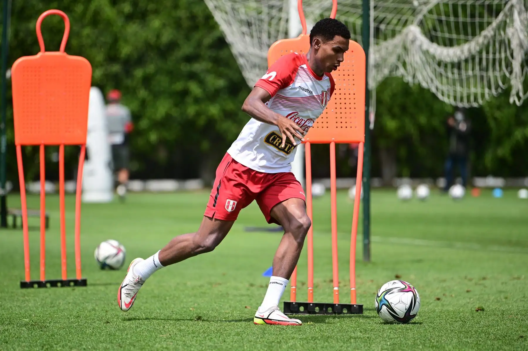 Marcos López de la Selección peruana realiza sus entrenamientos para enfrentar a Colombia, en Barranquilla, el próximo viernes 28 de enero, por las Eliminatorias Qatar 2022. Foto: FPF