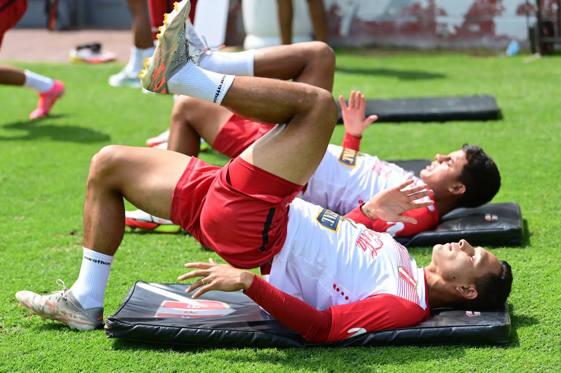 Miguel Trauco de la Selección peruana realiza sus entrenamientos para enfrentar a Colombia, en Barranquilla, el próximo viernes 28 de enero, por las Eliminatorias Qatar 2022. Foto: FPF