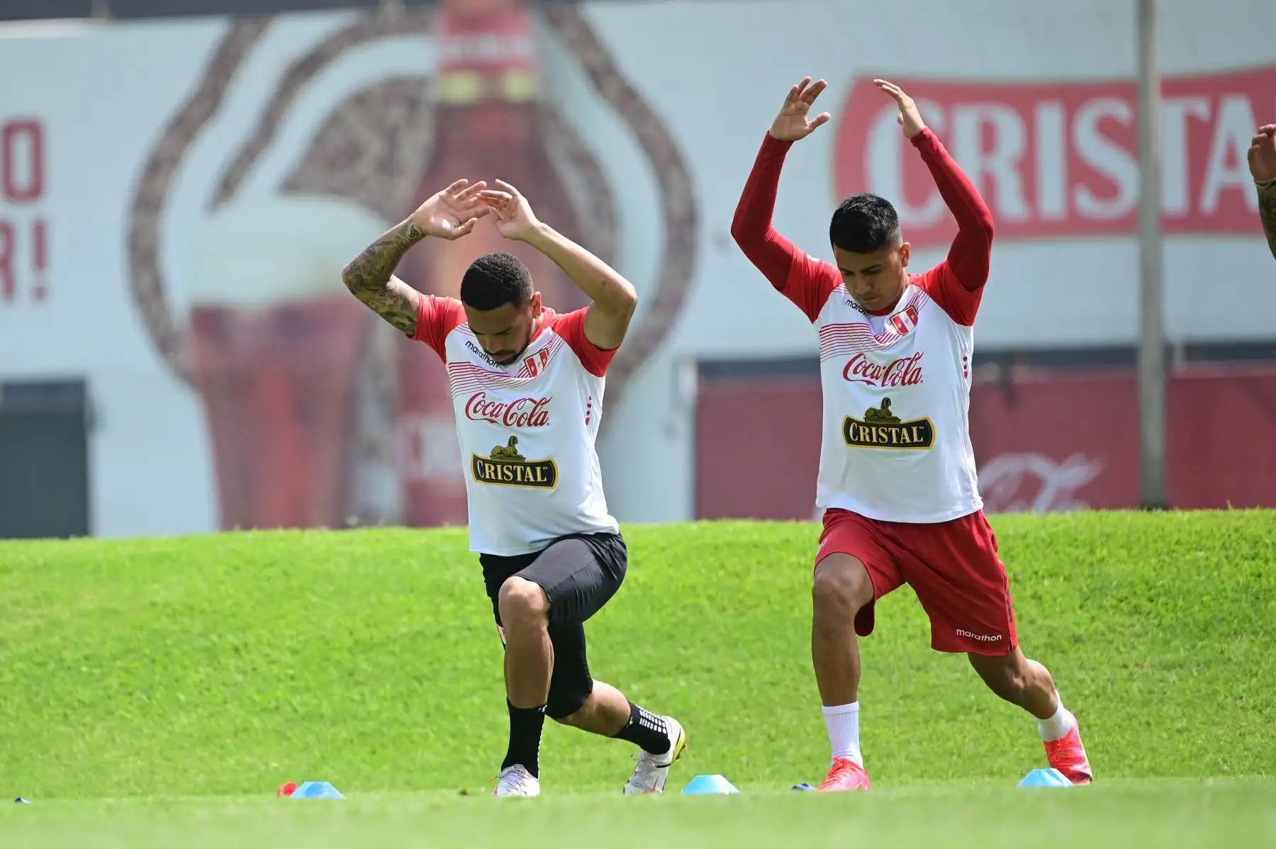 Alexander Callens de la Selección peruana realiza sus entrenamientos para enfrentar a Colombia, en Barranquilla, el próximo viernes 28 de enero, por las Eliminatorias Qatar 2022. Foto: FPF