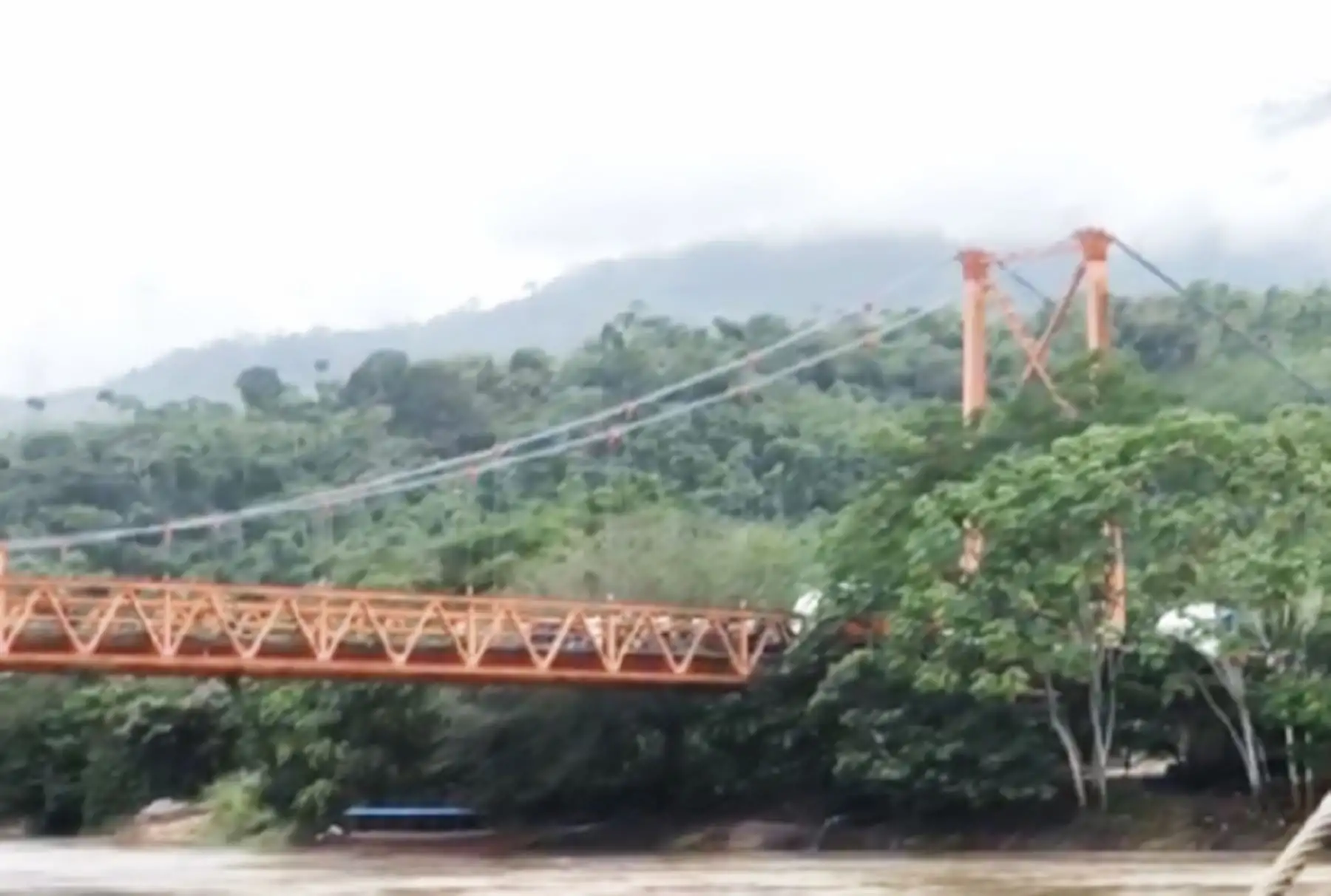 Con el propósito de evitar la ocurrencia de algún accidente y salvaguardar la integridad de la población, el Ministerio de Transportes y Comunicaciones exhortó a la población a no utilizar el puente Pizana, ubicado en el kilómetro 674 de la carretera Tingo María-Tarapoto, en el distrito de La Pólvora, hasta que esté totalmente rehabilitado.