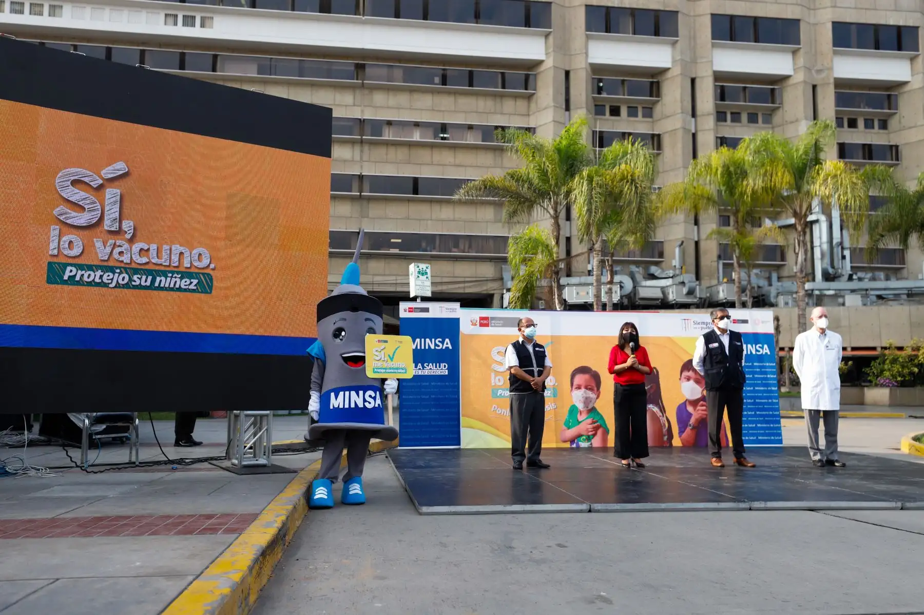 Presidenta del Consejo de Ministros dio inicio a  la vacunación contra la COVID-19 de menores de 10 y 11 años y de 5 a 11 años del sector urbano que presenten comorbilidades o inmunosupresión. Foto: ANDINA/PCM
