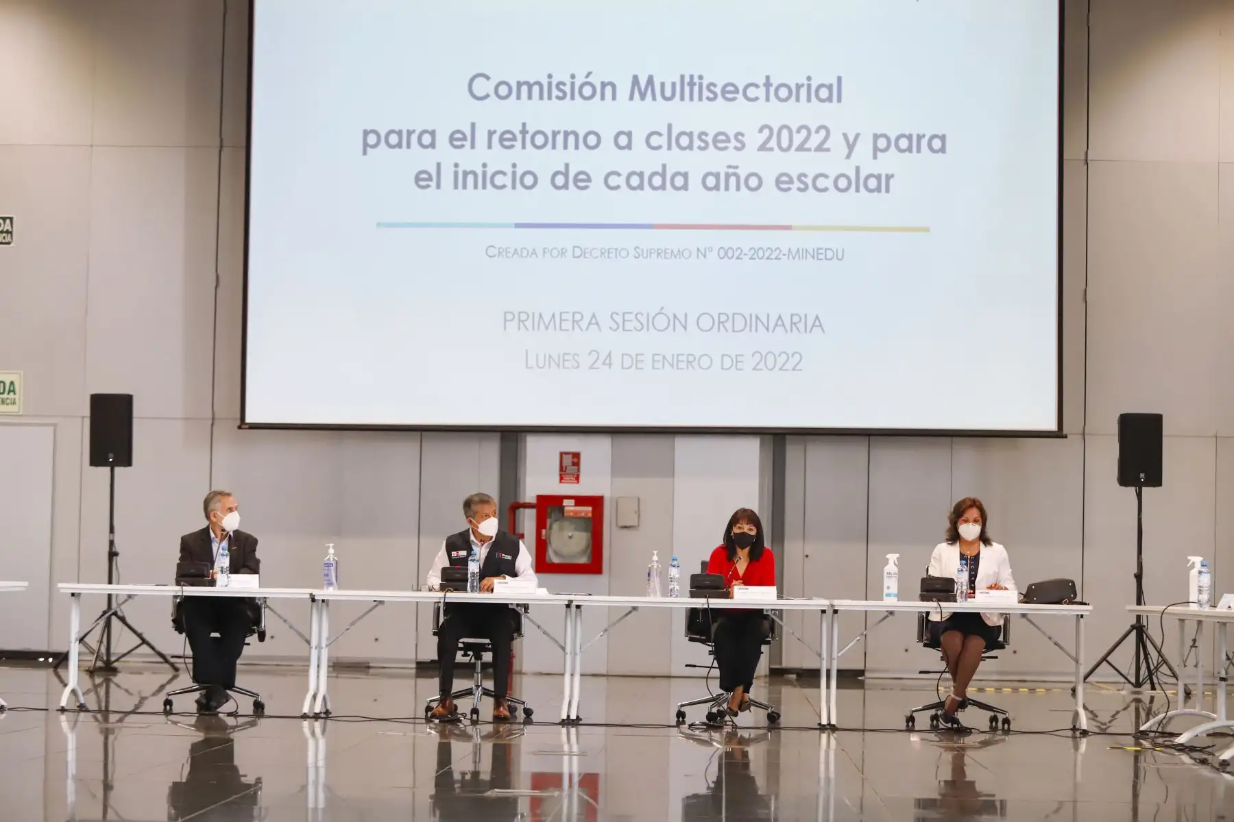 Presidenta del Consejo de Ministros, Mirtha Vásquez, acompañada de ministros de los sectores de Economía, Educación, Mujer, Inclusión Social y Cultura participan de la instalación de la Comisión Multisectorial para el retorno a clases e inicio del año escolar. Foto: ANDINA/PCM