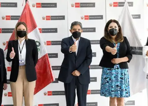 El ministro del Interior, Avelino Guillén, lideró esta mañana la reunión de coordinación con la delegación del Programa EUROsocial+ de la Unión Europea con el objetivo de crear mecanismos de prevención y atención de casos de hostigamiento sexual al interior de la Policía Nacional del Perú (PNP).