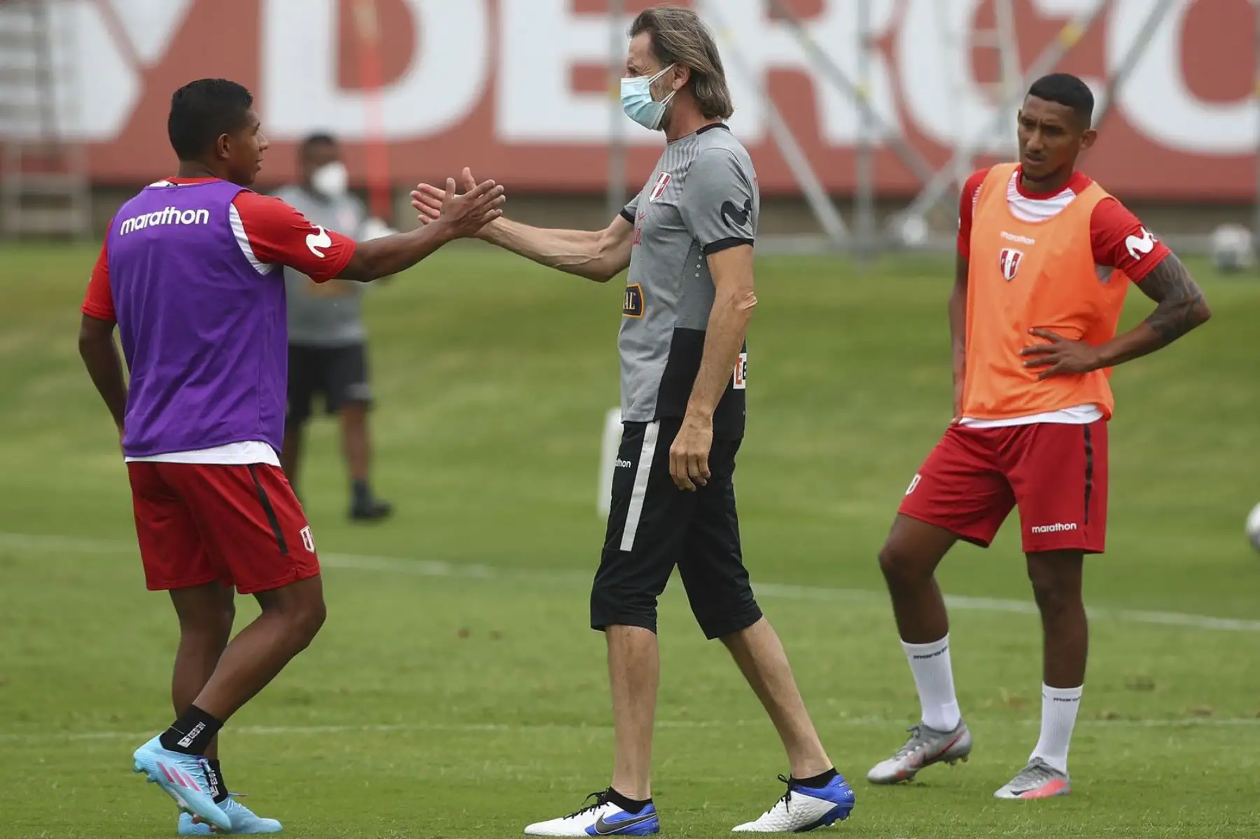 Este martes se completa el plantel cuando se sumen los futbolistas Gianluca Lapadula, Gabriel Costa y Luis Abram.
Foto: ANDINA/FPF