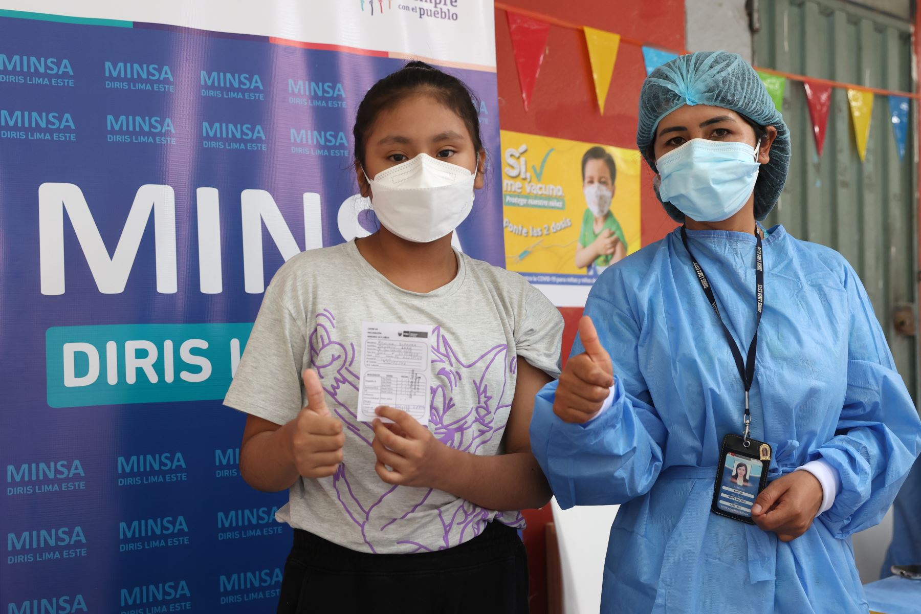 Inició la vacunación contra la Covid-19 para niños de 10 a 11 años y de 5 a 11 años con comorbilidades e inmunosupresión en el colegio Carlos Mariátegui en el Agustino. Foto: ANDINA/Vidal Tarqui
