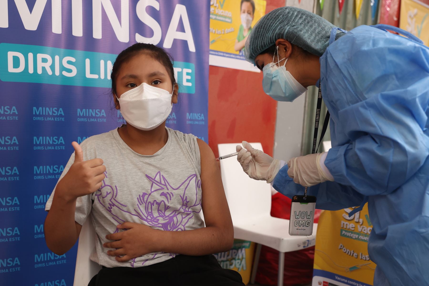 Inició la vacunación contra la Covid-19 para niños de 10 a 11 años y de 5 a 11 años con comorbilidades e inmunosupresión en el colegio Carlos Mariátegui en el Agustino. Foto: ANDINA/Vidal Tarqui