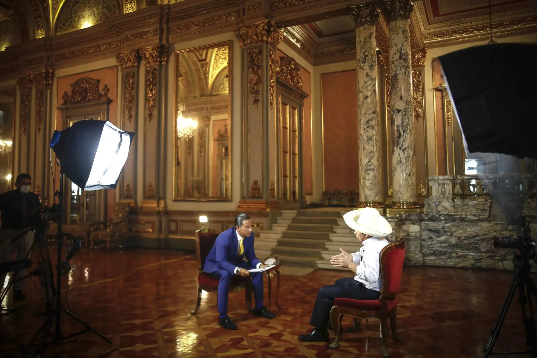 Desde Palacio de Gobierno, el presidente de la República, Pedro Castillo Terrones, brindó una entrevista al periodista del medio internacional CNN en Español, Fernando Rincón. Foto: ANDINA/Presidencia Perú.
