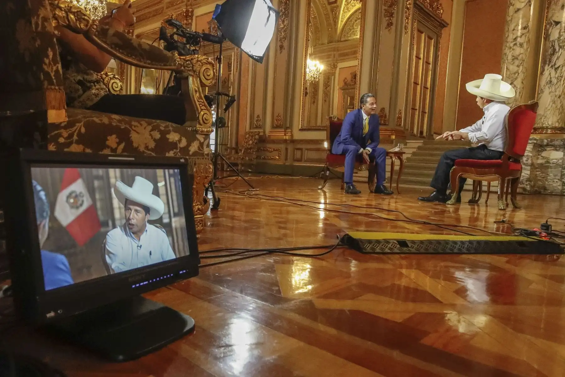 Desde Palacio de Gobierno, el presidente de la República, Pedro Castillo Terrones, brindó una entrevista al periodista del medio internacional CNN en Español, Fernando Rincón. Foto: ANDINA/Presidencia Perú.