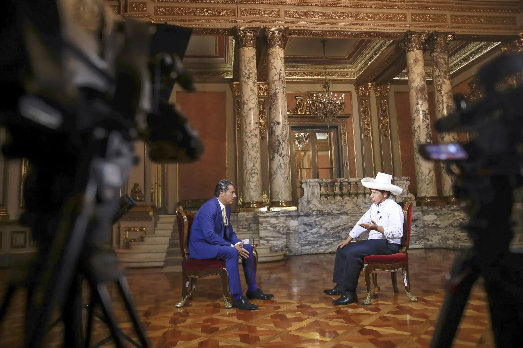 Desde Palacio de Gobierno, el presidente de la República, Pedro Castillo Terrones, brindó una entrevista al periodista del medio internacional CNN en Español, Fernando Rincón. Foto: ANDINA/Presidencia Perú.