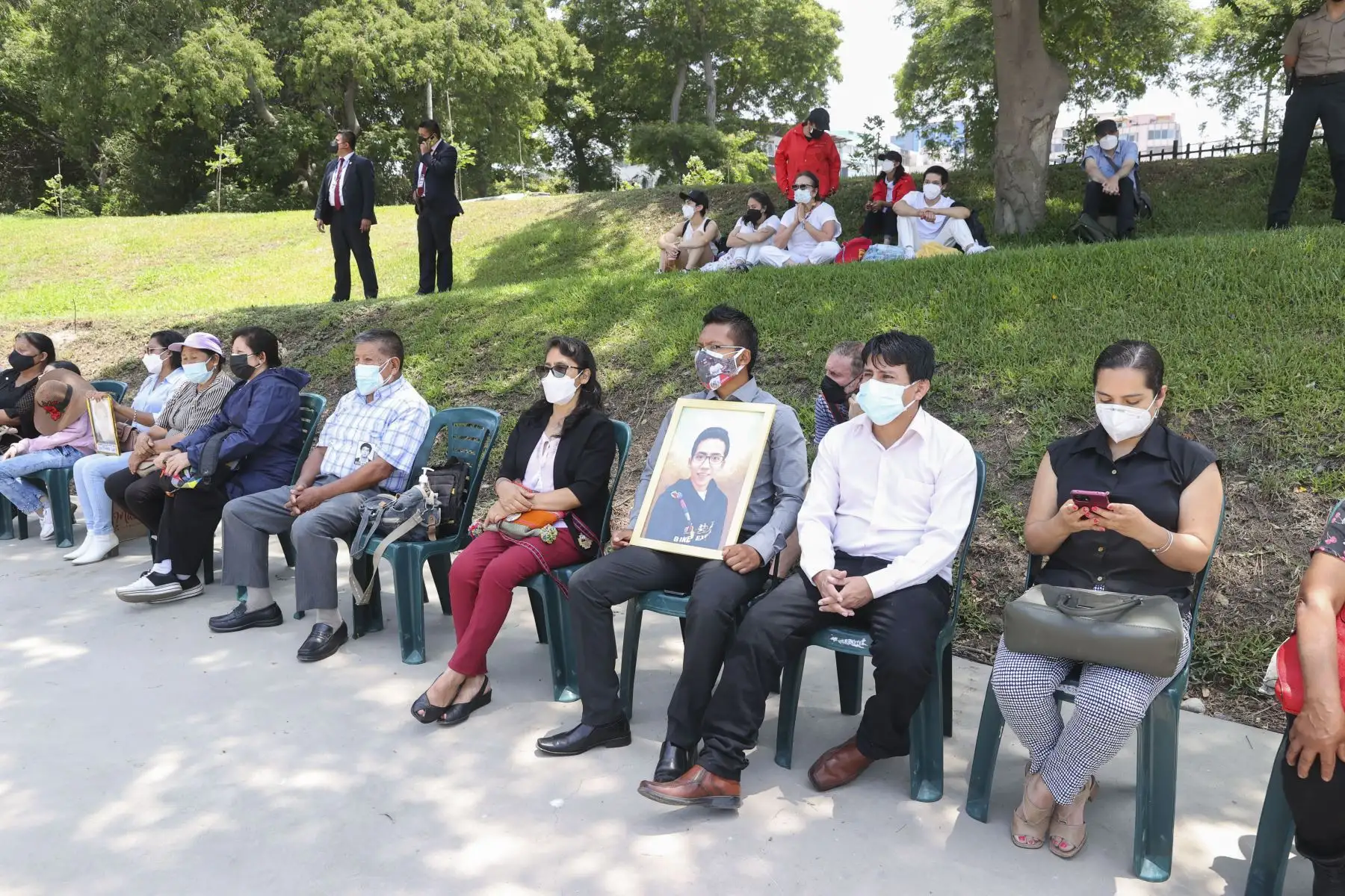 Familiares de las víctimas por terrorismo participaron de la ceremonia de declaración como Patrimonio Cultural de la Nación al Memorial “El Ojo que Llora”. Foto: ANDINA/Vidal Tarqui
