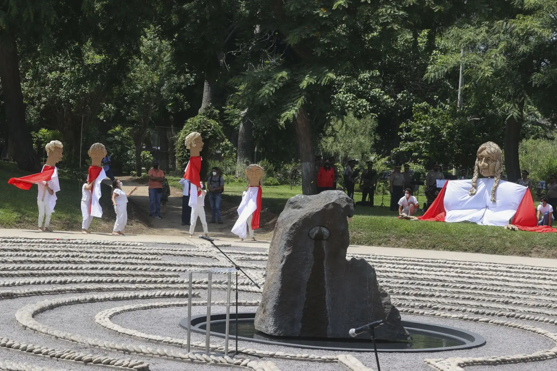 El Memorial “El Ojo que Llora” presenta valor histórico, al constituir una obra de dominio público que permite a nuestra ciudadanía meditar y reflexionar sobre el periodo histórico de violencia ocurrido en nuestro país entre las décadas de 1980 y 2000, marcando un punto de inflexión sobre los cambios sociales y poblacionales que afectaron a los y las peruanas en todo el territorio nacional.  Foto: ANDINA/Vidal Tarqui