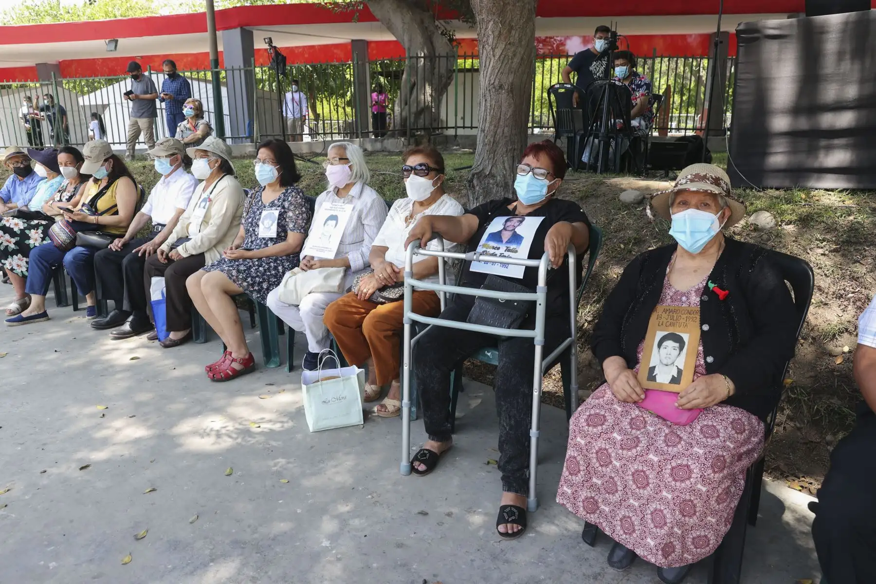 Familiares de las víctimas por terrorismo participaron de la ceremonia de declaración como Patrimonio Cultural de la Nación al Memorial “El Ojo que Llora”. Foto: ANDINA/Vidal Tarqui