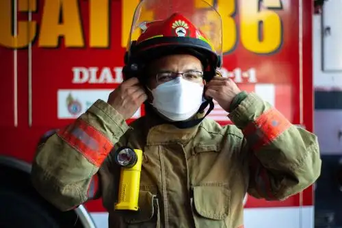 Donan mascarillas a Cuerpo General de Bomberos Foto: Difusión