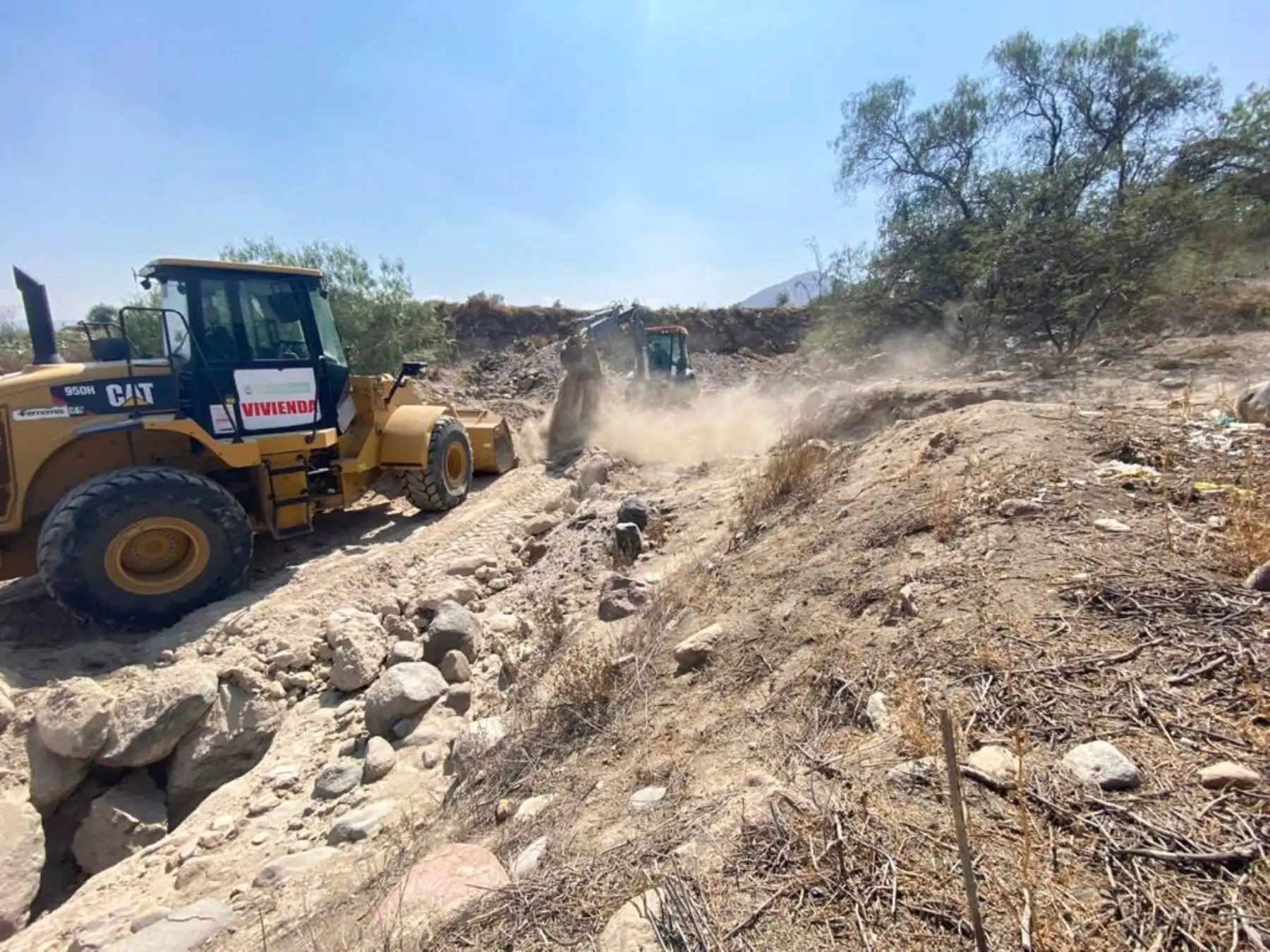 Arequipa: Ministerio de Vivienda culminó limpieza de torrentera Mampia en Mollebaya.