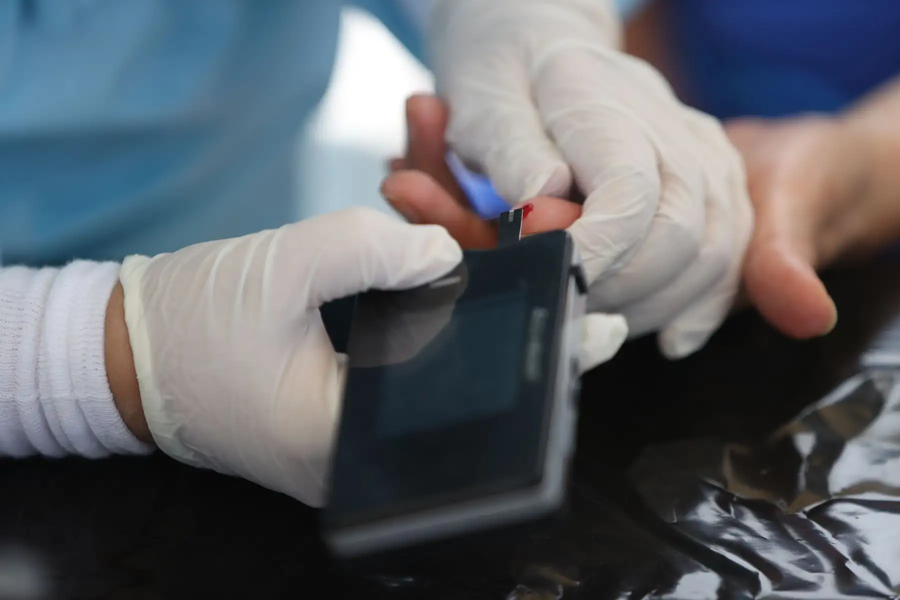 La Municipalidad de Lima, a través de Sisol Salud, realiza pruebas de descarte y vacunación gratuita contra el COVID-19 en el Circuito Mágico del Agua. Foto: ANDINA/ Jhonel Rodríguez
