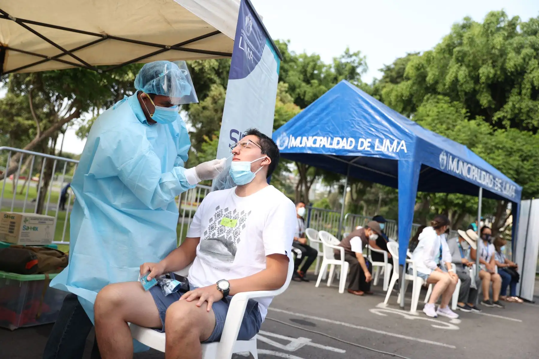 A la fecha se han realizado más de 160 campañas de salud Lima Te Cuida y tomado más de 33,040 pruebas de descarte de COVID-19 a la población más vulnerable de distritos como Villa María del Triunfo, San Juan de Lurigancho, Chosica, San Juan de Miraflores, Chorrillos. Ate, entre otros. Foto: ANDINA/ Jhonel Rodríguez