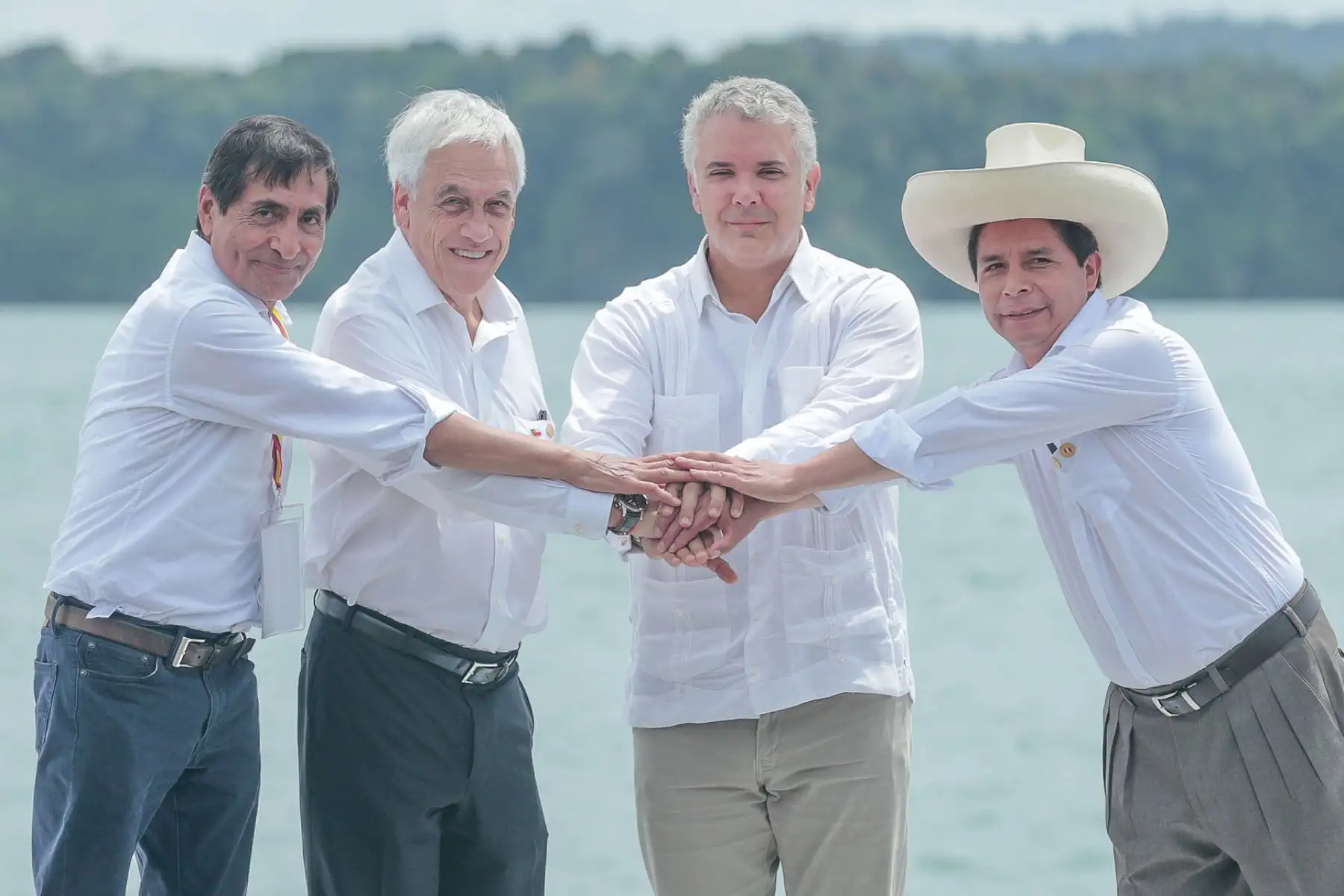 El presidente Pedro Castillo, junto a su homólogo de Colombia, Iván Duque, Chile, Sebastián Piñera, y el Secretario de Hacienda de México, Rogelio Ramírez, participan de la fotografía oficial de la XVI Cumbre de la Alianza del Pacífico. Foto: Prensa Presidencia