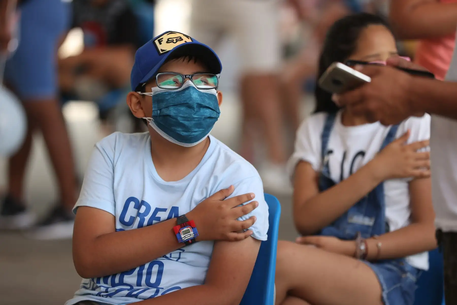 Un total de 49 colegios, 9 hospitales y espacios diferenciados en los 76 centros de vacunación que vienen funcionando a la fecha en Lima y Callao, reciben, desde lunes 24 de enero, a los niños de 5 a 11 años con comorbilidades, y a los menores de 10 a 11 años sin comorbilidades, para que sean inmunizados contra el covid-19. Foto: ANDINA/ Jhonel Rodríguez