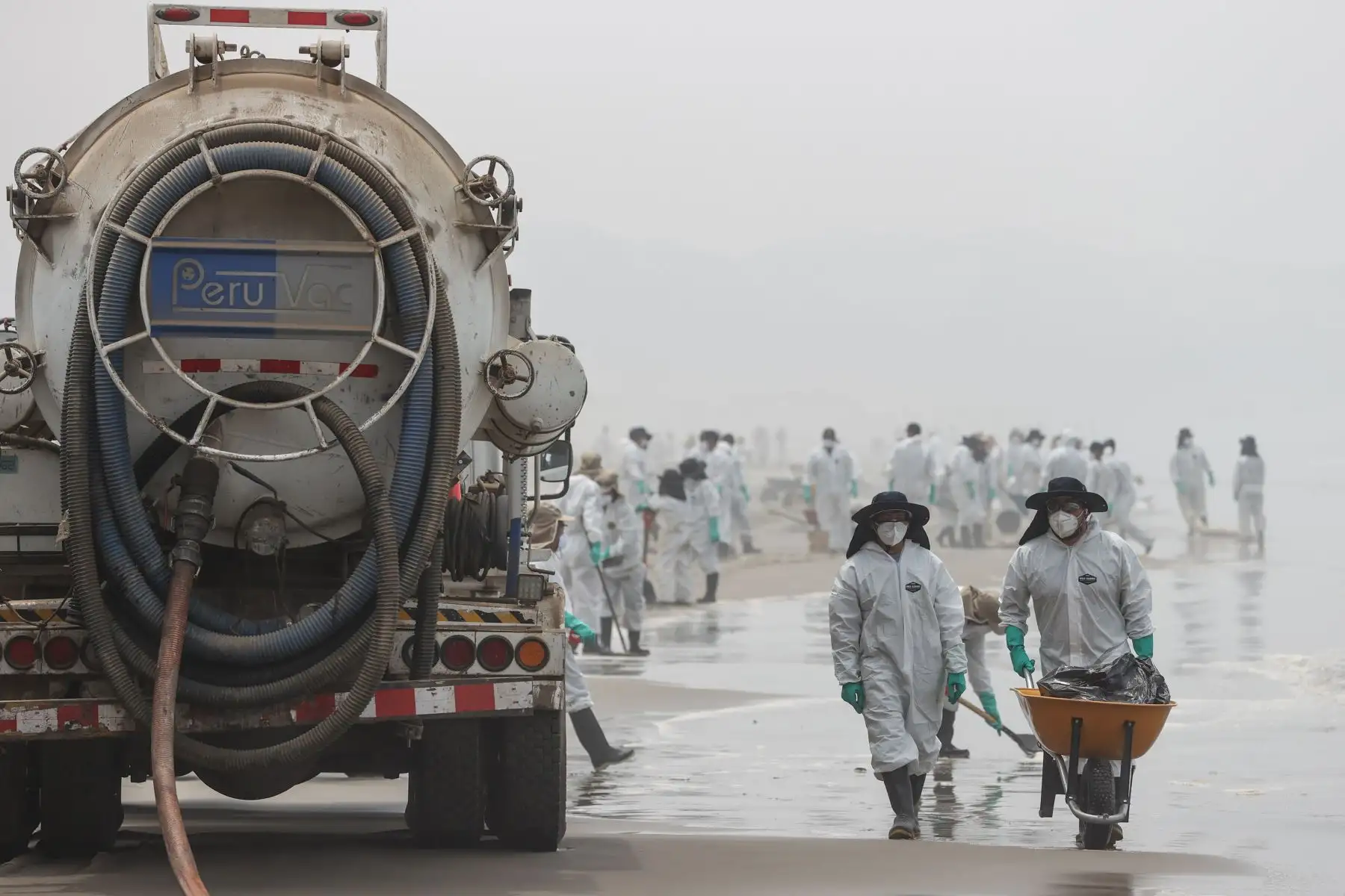 Cabe destacar que el 15 de enero pasado se reportó un derrame de crudo en el mar de Ventanilla, que la empresa responsable alude que se produjo tras el fuerte oleaje registrado en la costa peruana, por la erupción de un volcán submarino en Tonga, Oceanía.  Foto: ANDINA/Andrés Valle