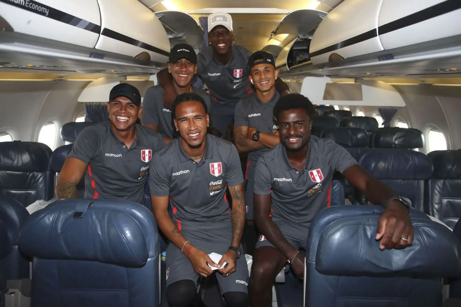 Con la ilusión de siempre la Selección Peruana de Fútbol partió rumbo a Medellín donde se enfrentará a la selección nacional de Colombia en partido crucial por la jornada 15 de las eliminatorias al Mundial Catar 2022. Foto: FPF