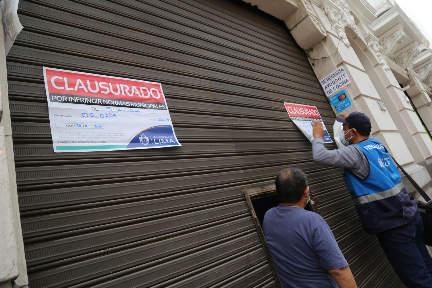 La Municipalidad de Lima ejecutó un operativo en diferentes calles del Cercado y clausuró dos restaurantes que funcionaban en condiciones insalubres. Foto: ANDINA/ Municipalidad de Lima