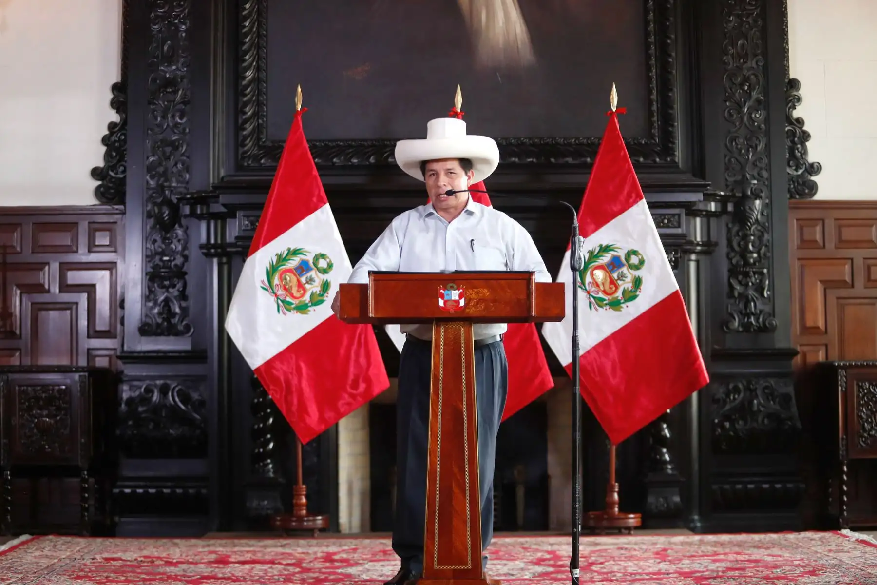 El presidente Pedro Castillo lidera la ceremonia de suscripción de la carta por la cual Perú acepta la invitación para iniciar el proceso de adhesión a la Organización para la Cooperación y el Desarrollo Económicos (OCDE) y convertirse en miembro pleno de esta institución. Foto: ANDINA/Prensa Presidencia.