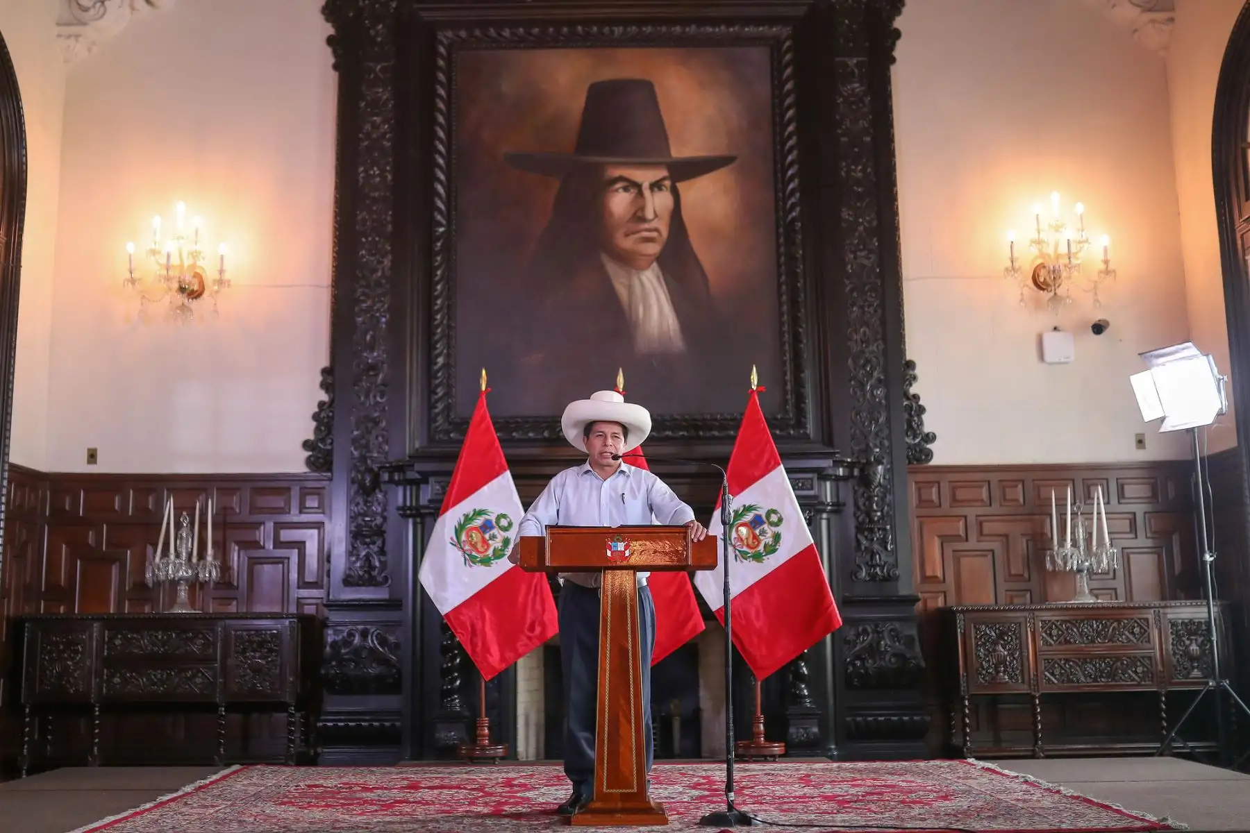 El presidente Pedro Castillo lidera la ceremonia de suscripción de la carta por la cual el Perú acepta la invitación para iniciar el proceso de adhesión a la Organización para la Cooperación y el Desarrollo Económicos (OCDE) y convertirse en miembro pleno de esta institución. Foto: ANDINA/Prensa Presidencia