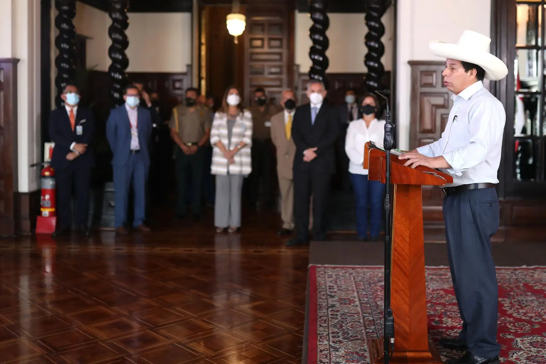 El presidente Pedro Castillo lidera la ceremonia de suscripción de la carta por la cual el Perú acepta la invitación para iniciar el proceso de adhesión a la Organización para la Cooperación y el Desarrollo Económicos (OCDE) y convertirse en miembro pleno de esta institución. Foto: ANDINA/Prensa Presidencia