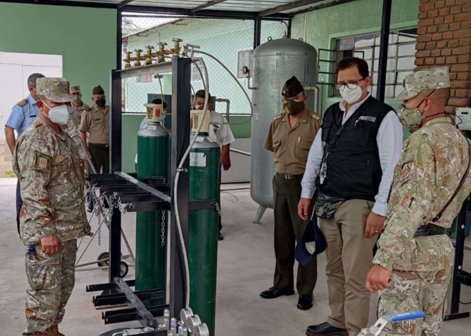 Viceministro de Recursos para la Defensa, Rigoberto Coico, visitó instalaciones militares de Arequipa.