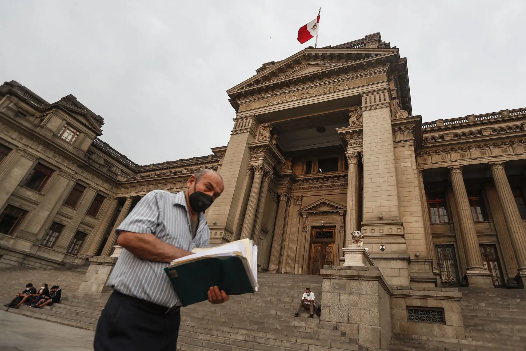 El Poder Judicial requiere de personas con secundaria, titulados técnicos, estudiantes universitarios, bachilleres y titulados universitarios. Foto: ANDINA/Renato Pajuelo.
