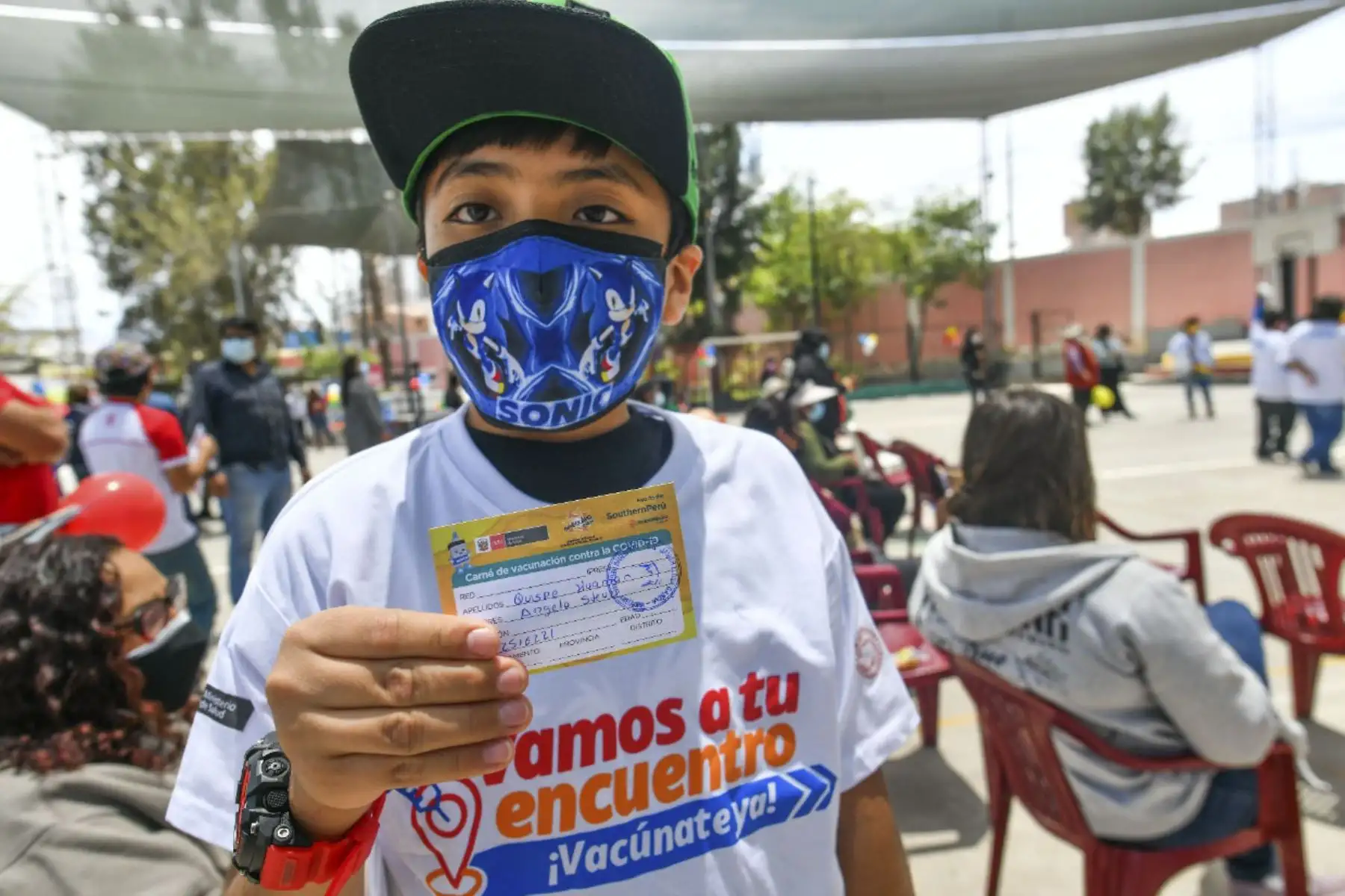 Niños acuden con sus padres de los 13 distritos donde se realiza inmunización. De la mano de sus padres los niños llegan a los locales de vacunación en los distritos de Cercado, Cerro Colorado, Paucarpata, Cayma, José Luis Bustamante y Rivero, Mariano Melgar, Jacobo Hunter, Socabaya, Miraflores, Yanahuara, Sachaca, Alto Selva Alegre y Tiabaya. Foto: Cortesía Diego Ramos