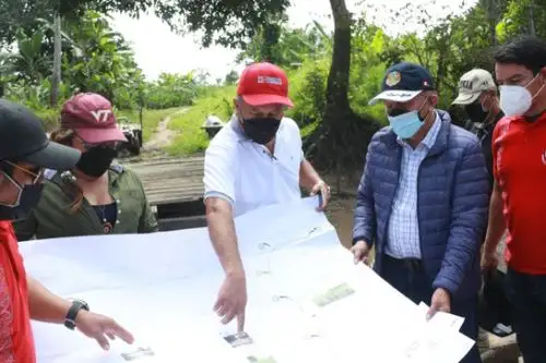 El ministro Silva cumplió actividades en la región Ucayali, donde se reunió con congresistas y alcaldes para construir una agenda para el desarrollo regional. Foto: ANDINA/MTC