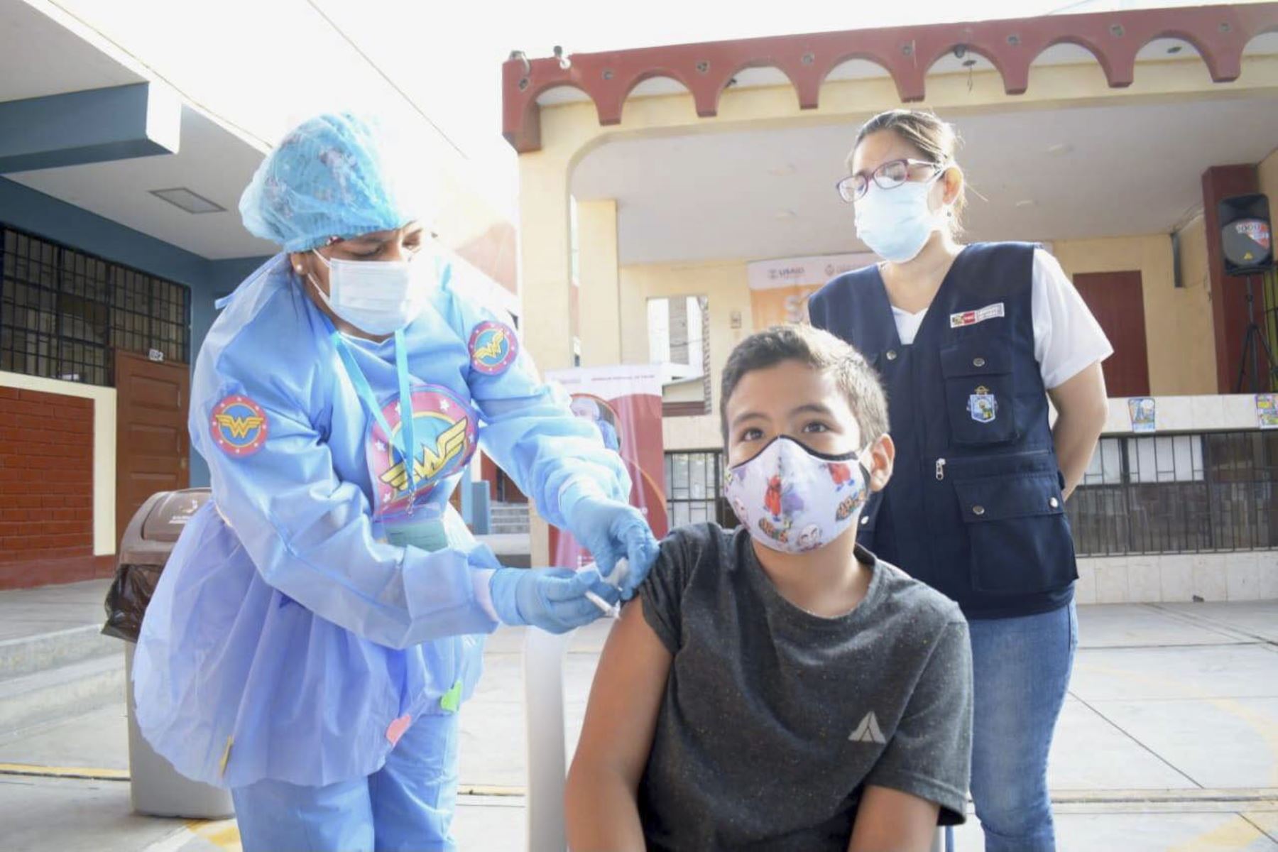 Inició la protección contra el covid 19 a las niñas y niños en Lambayeque. La Gerencia Regional de Salud Lambayeque ha habilitado 19 centros de vacunación de 8 a.m. a 2 p.m. para que los menores puedan recibir su primera dosis. Foto: ANDINA/Minsa