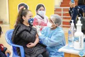 La Diris sur y EsSalud difundieron comunicados sobre cierre de algunos centros de vacunación, apertura de otros y cambio de horario. Foto: ANDINA/Difusión