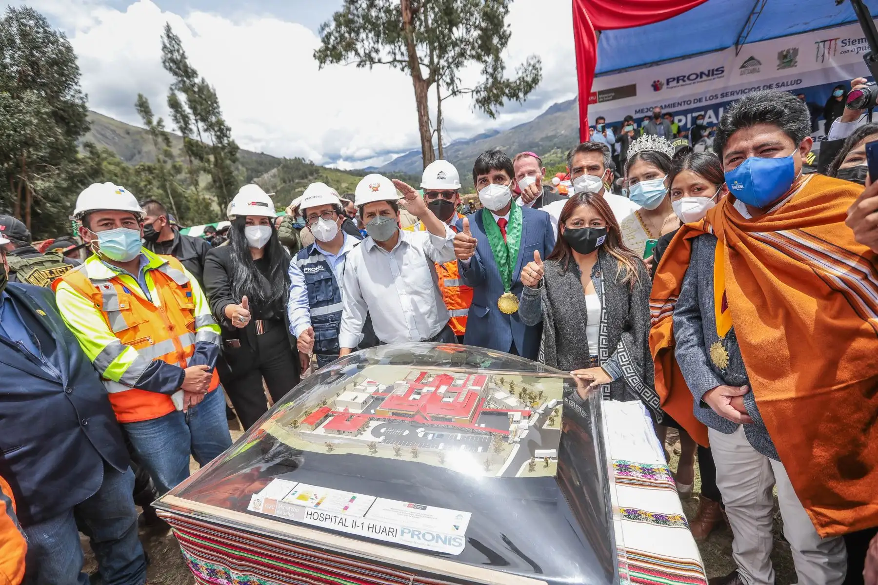 Presidente de la República, Pedro Castillo, visita la región Áncash para participar en la colocación de la primera piedra del Nuevo Hospital de Huari. Foto: ANDINA/Prensa Presidencia