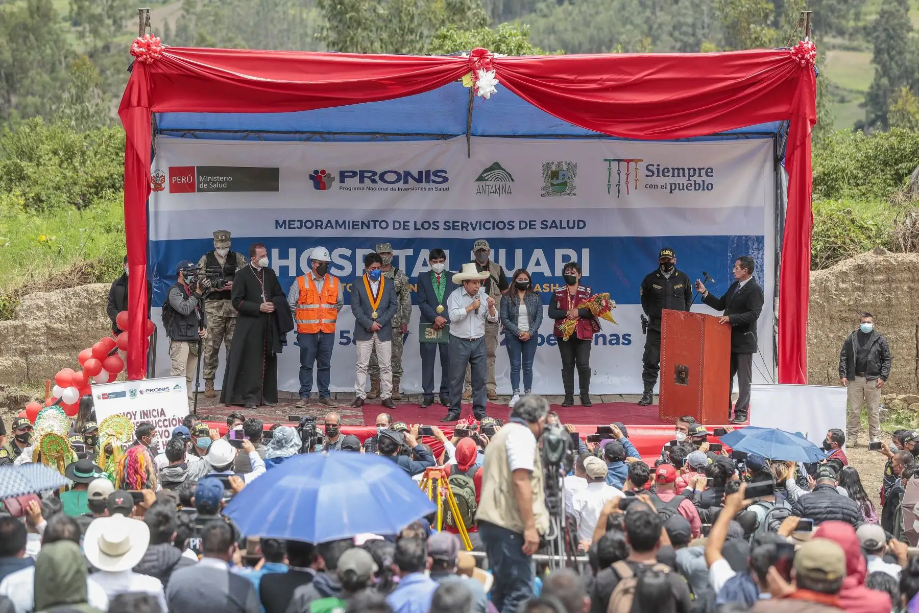 Presidente de la República, Pedro Castillo, visita la región Áncash para participar en la colocación de la primera piedra del Nuevo Hospital de Huari. Foto: ANDINA/Prensa Presidencia