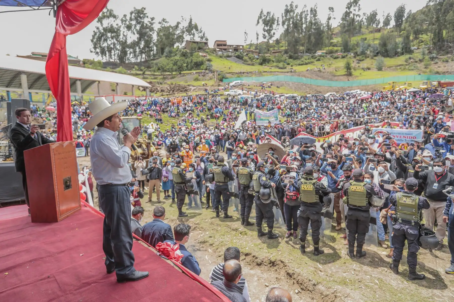 Presidente de la República, Pedro Castillo, visita la región Áncash para participar en la colocación de la primera piedra del Nuevo Hospital de Huari. Foto: ANDINA/Prensa Presidencia