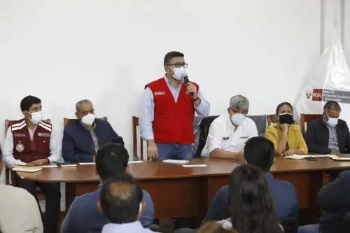 El ministro de Vivienda, Geiner Alvarado, se reunió con el gobernador de Amazonas y alcaldes provinciales y distritales. Foto: ANDINA/MVCS.