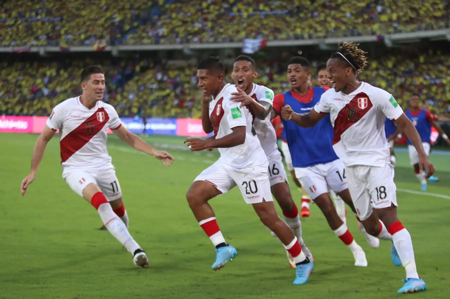 Edison Flores, a los 84 minutos, anota el gol en el Estadio Metropolitano de Barranquilla y ascendió al cuarto puesto, que le pemite ubicarse en la zona de clasificación directa al Mundial Qatar 2022. Foto: Twitter/ Selección peruana