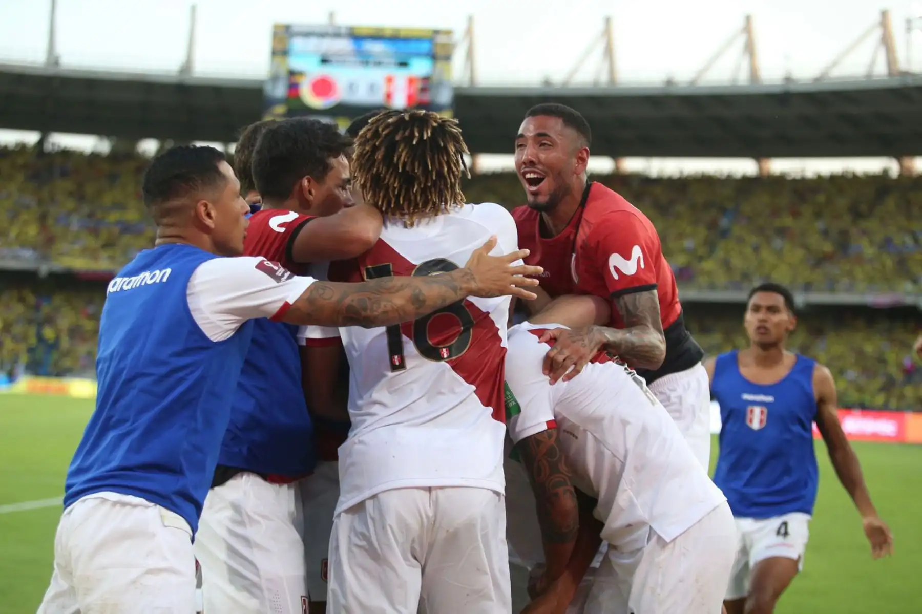 Edison Flores, a los 84 minutos, anota el gol en el Estadio Metropolitano de Barranquilla y ascendió al cuarto puesto, que le pemite ubicarse en la zona de clasificación directa al Mundial Qatar 2022. Foto: Twitter/ Selección peruana